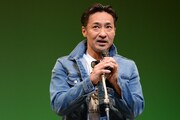 ベストアクション男優賞のプレゼンターを務めた山口祥行。