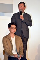 瀬戸康史（下）、木村祐一（上）。