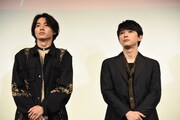 左から山崎賢人、吉沢亮。