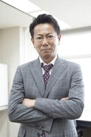 東幹久演じる片岡信二。