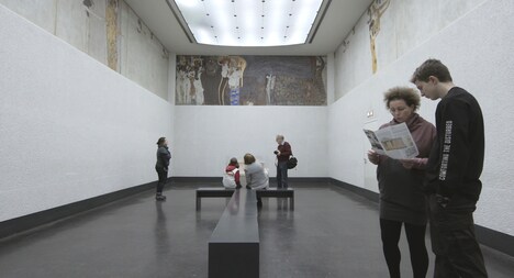 グスタフ・クリムト「ベートーヴェン・フリーズ」の展示風景。