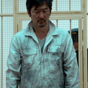 天野友二朗が「幸福な囚人」で商業映画監督デビュー、人間の二面性描くサスペンス