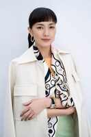 板谷由夏演じる群青あかね。