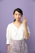 杏扮する濱鐘子。