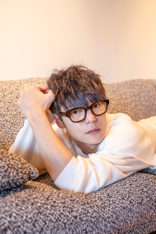 「窪田正孝×写真家・齋藤陽道 カレンダー2019」5月分アザーカット