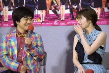 「恋と就活のダンパ」試写会の様子。左から加藤諒、小芝風花。