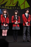 左から森川葵、浜辺美波、高杉真宙。