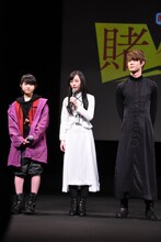 左から伊藤万理華、福原遥、宮沢氷魚。