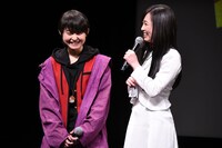 左から伊藤万理華、福原遥。