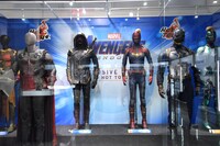 「アベンジャーズ／エンドゲーム」などの撮影で使用された衣装。