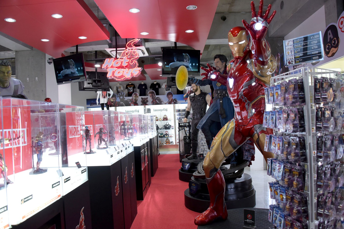 「『アベンジャーズ／エンドゲーム』エクスクルーシブ・ストア by ホットトイズ」の様子。