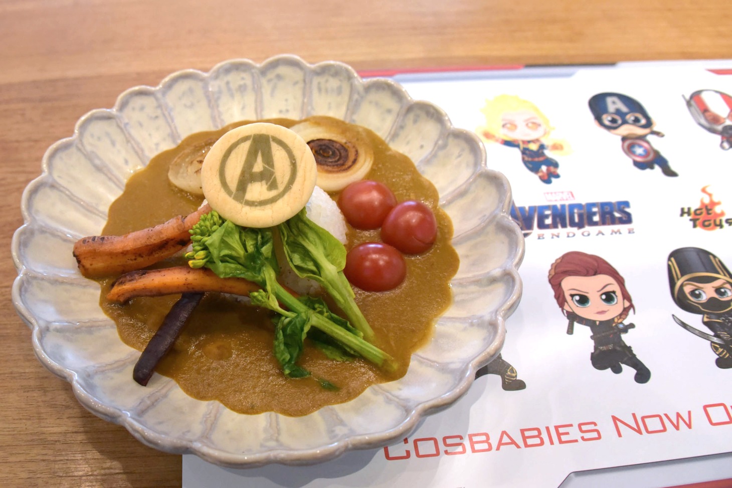 「アベンジャーズ／エンドゲーム」をテーマにしたカフェメニュー。