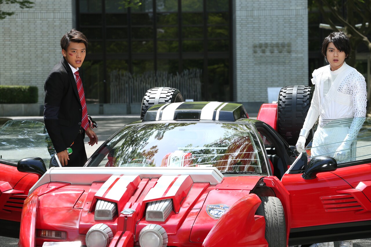 「劇場版 仮面ライダードライブ サプライズ・フューチャー」 (c)劇場版「ドライブ・ニンニンジャー」製作委員会 (c)石森プロ・テレビ朝日・ADK・東映