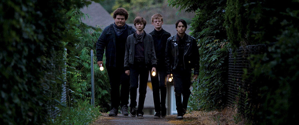 腐臭漂う隣家へ…80年代にオマージュ捧げた「サマー・オブ・84」本編映像解禁