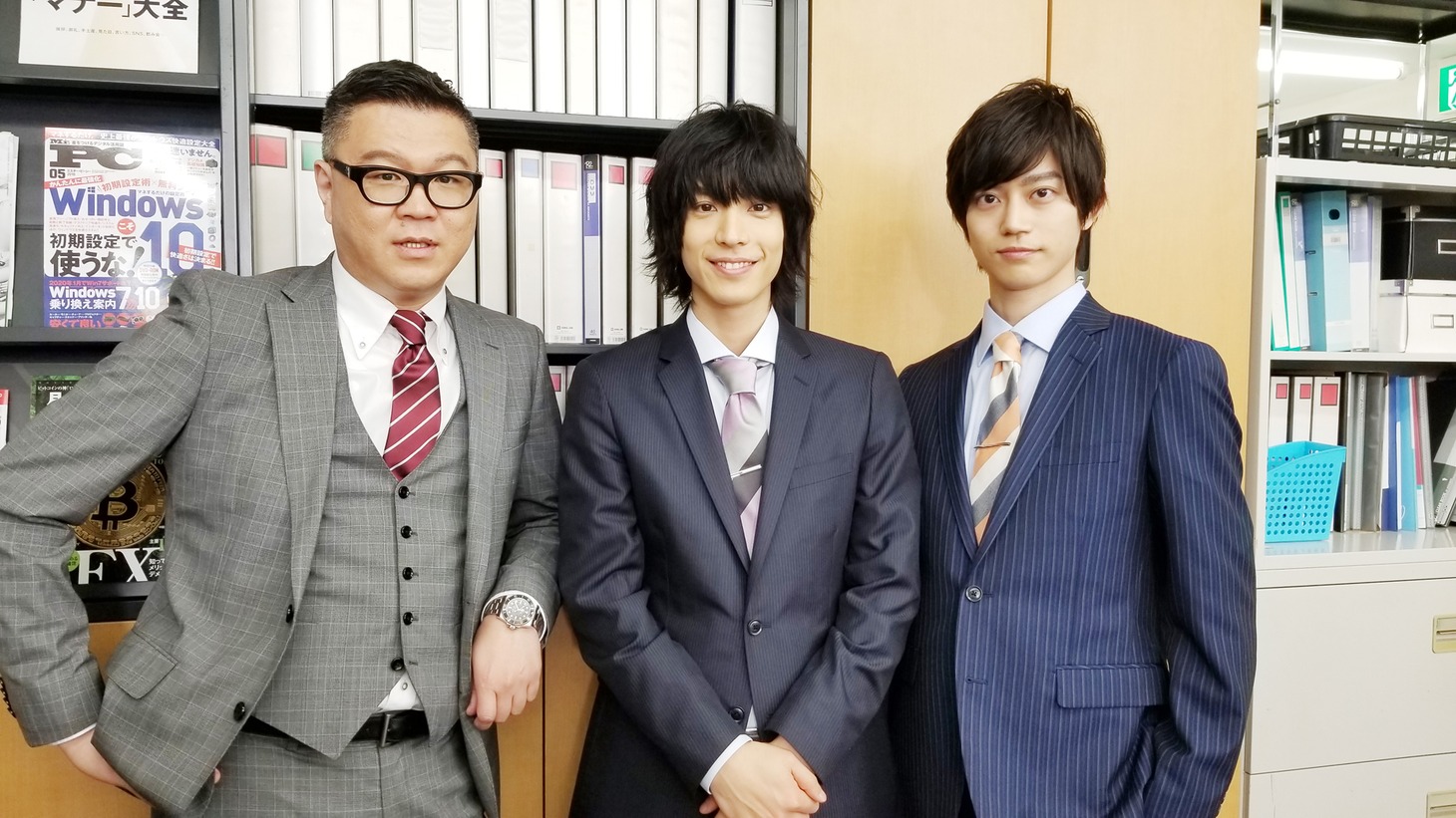左から長谷川忍、黒羽麻璃央、高橋健介。