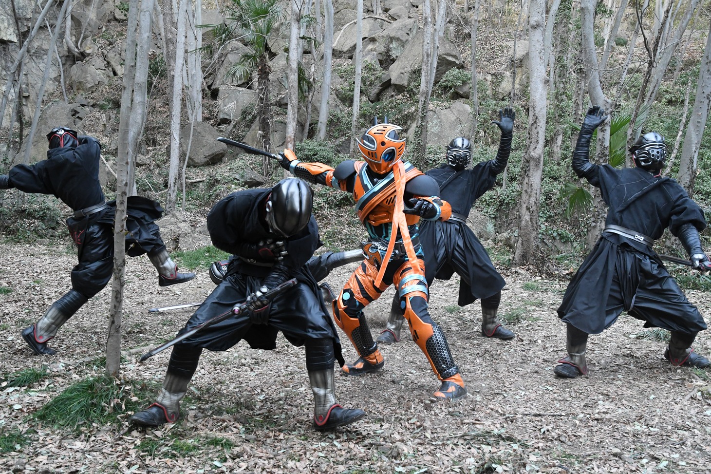 「仮面ライダージオウ スピンオフ RIDER TIME 仮面ライダーシノビ」新場面写真より、仮面ライダーハッタリ（中央）。