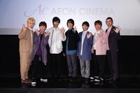 「ぼくらのショウタイム」舞台挨拶の様子。左から塚田僚一、河合郁人、橋本良亮、戸塚祥太、五関晃一、濱口優、榊英雄。