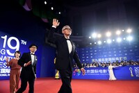 第9回北京国際映画祭に参加した松重豊（中央）。