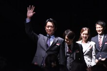 サプライズ登壇した福山雅治（手前）。