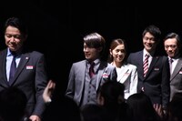 サプライズ登壇した神木隆之介（中央手前）。