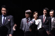 サプライズ登壇した神木隆之介（中央手前）。