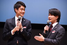 左から井之脇海、神木隆之介。