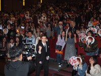 第9回北京国際映画祭にて舞台挨拶に登壇したジェシー（中央）。