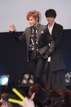 岩谷翔吾（手前）