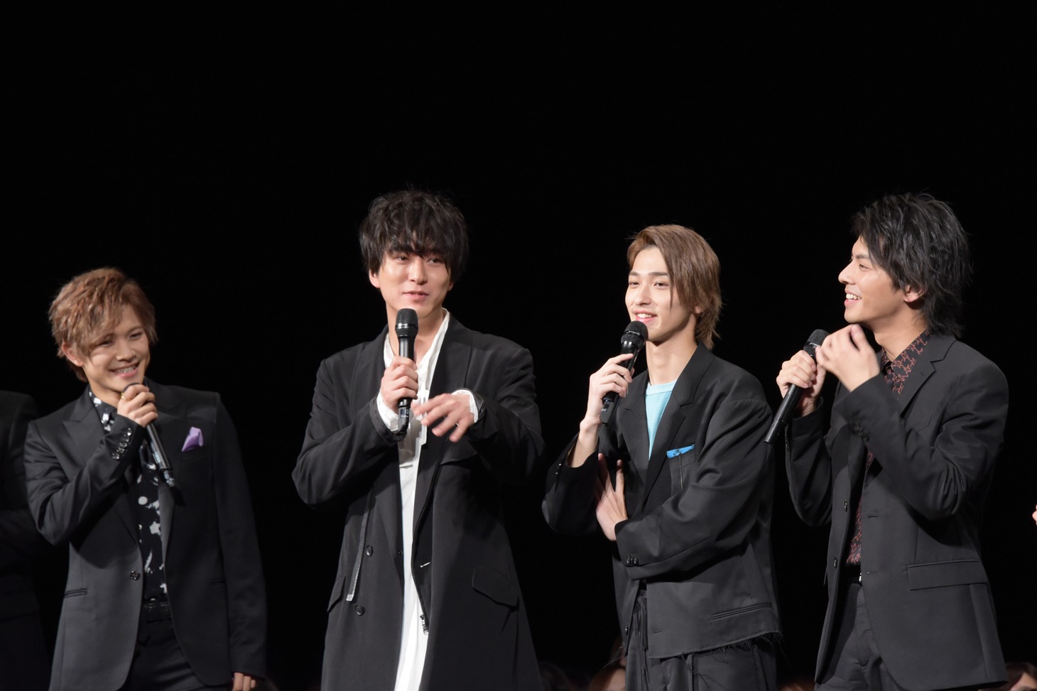 左から岩谷翔吾、浅香航大、横浜流星、中尾暢樹。