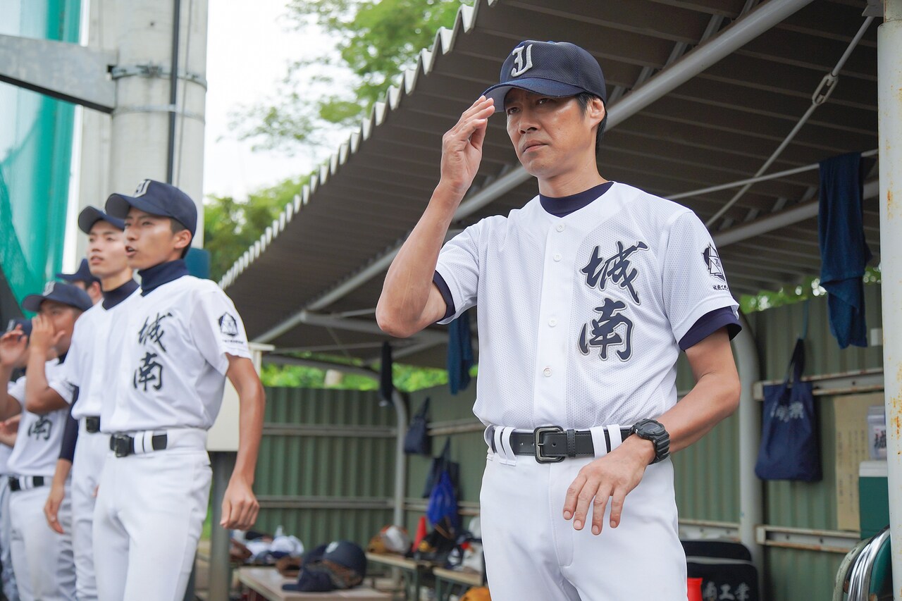 堤真一が連続ノック「泣くな赤鬼」本編映像