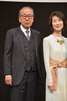 左から岸部一徳、壇ふみ。