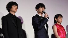 左から染谷将太、玉森裕太、吉岡里帆。