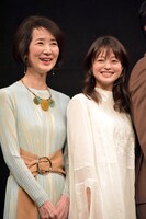 左から檀ふみ、小林涼子。