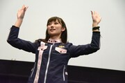 「キュータマダンシング！」を踊る奥山かずさ。
