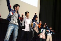 「キュータマダンシング！」を踊るキャストたち。