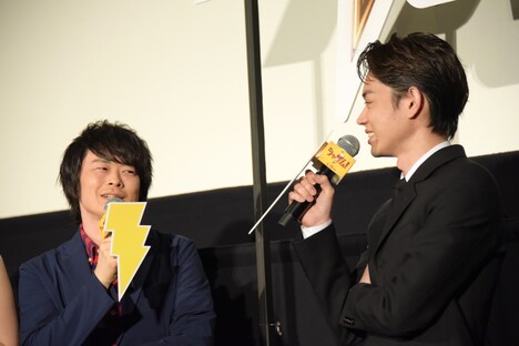 左から阪口大助、菅田将暉。