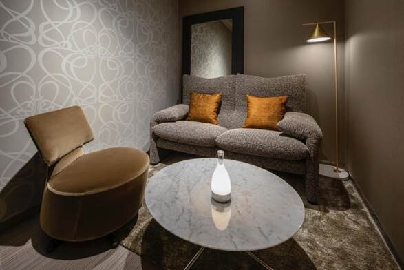 新宿ピカデリープラチナルーム用のウェイティングルーム。