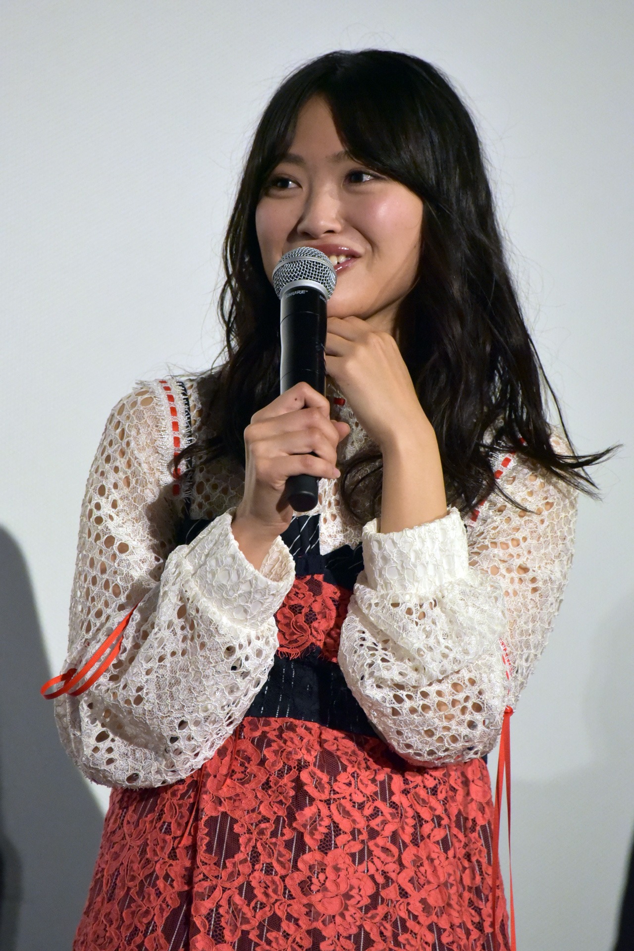 北原里英