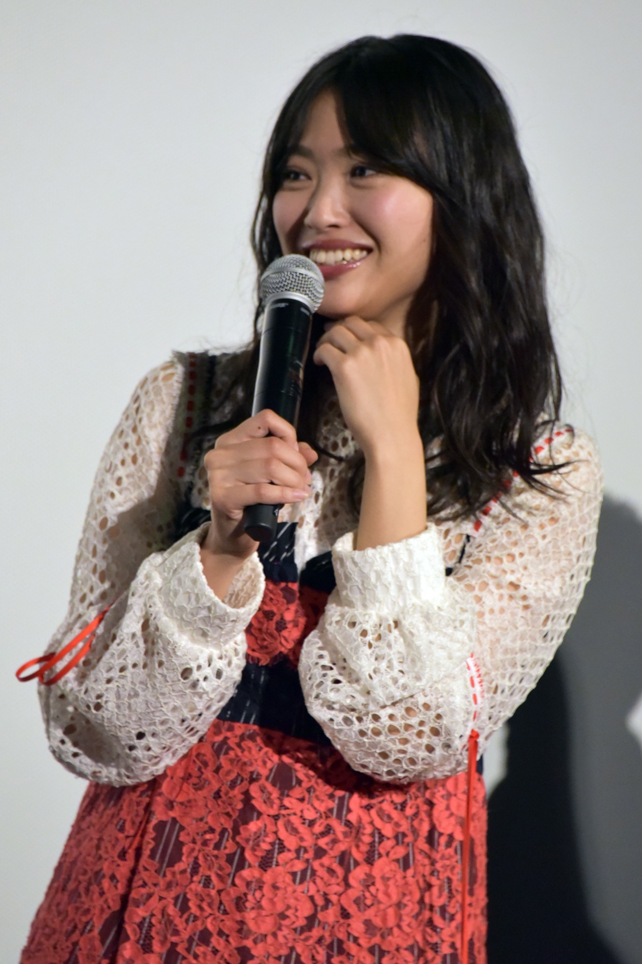北原里英