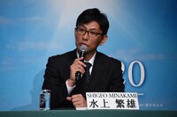 プロデューサーの水上繁雄。