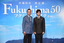 「Fukushima 50」クランクアップ会見の様子。左から渡辺謙、佐藤浩市。