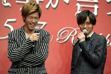 左から神宮寺勇太、永瀬廉。