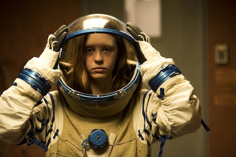 「ハイ・ライフ」より、ミア・ゴス演じるボイジー。