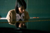 植田紗々演じる洋子。