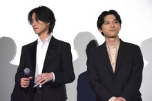 左から山崎賢人、吉沢亮。