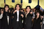 左から長澤まさみ、山崎賢人、吉沢亮、橋本環奈。