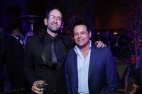 左からマイケル・チャベス、レイモンド・クルツ。