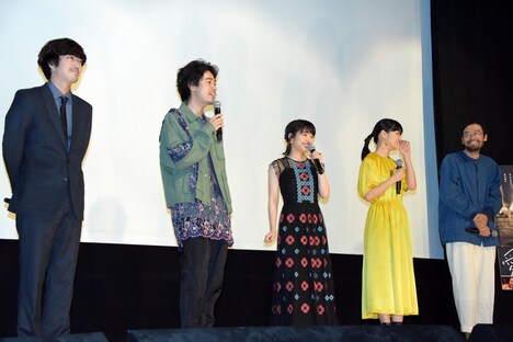 「愛がなんだ」公開記念舞台挨拶の様子。