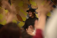 会場に現れたノーマン・リーダス。