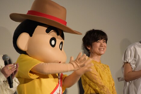 左から野原しんのすけ、小林由美子。